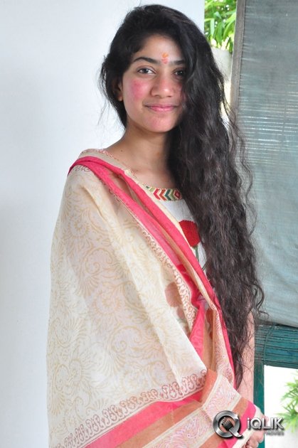 Sai-Pallavi-at-Fidaa-Movie-Opening